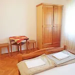 In Starigrad-paklenica 6860 Appartamento *