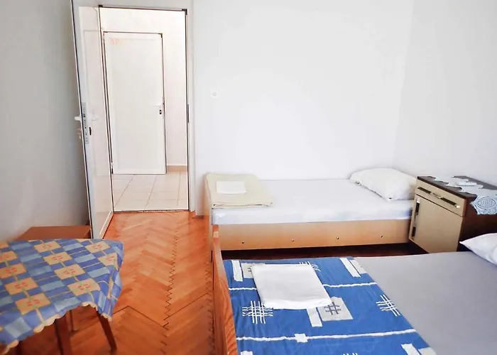 In Starigrad-paklenica 6860 Appartement *