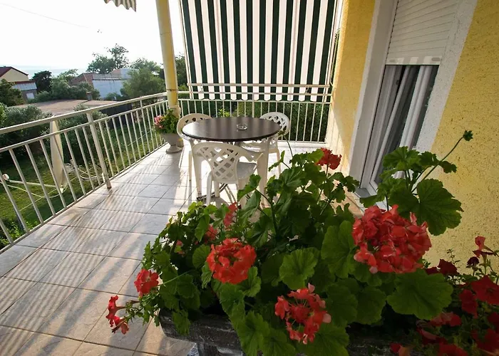 In Starigrad-paklenica 6860 Appartement