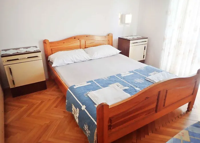 Appartement In Starigrad-paklenica 6860