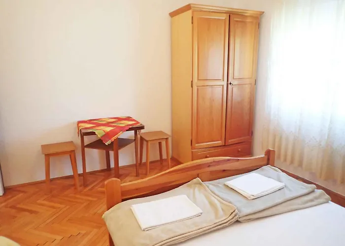 In Starigrad-paklenica 6860 Appartement *