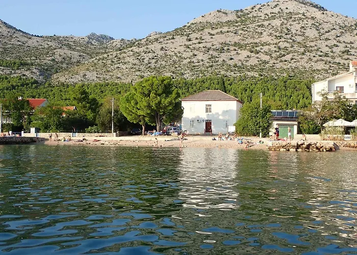 In Starigrad-paklenica 6860 Starigrad Paklenica