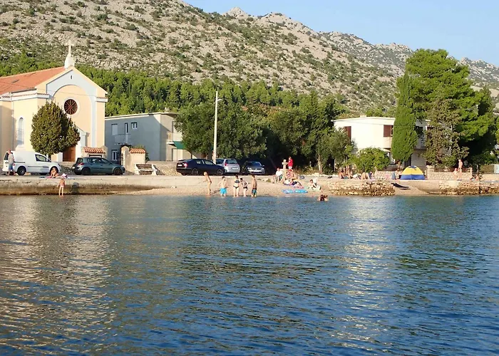 In Starigrad-paklenica 6860