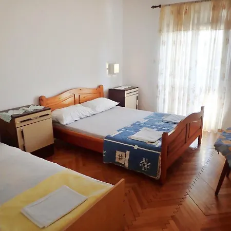 Apartman In Starigrad-paklenica 6860 *