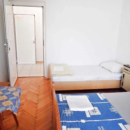 In Starigrad-paklenica 6860 Apartment *
