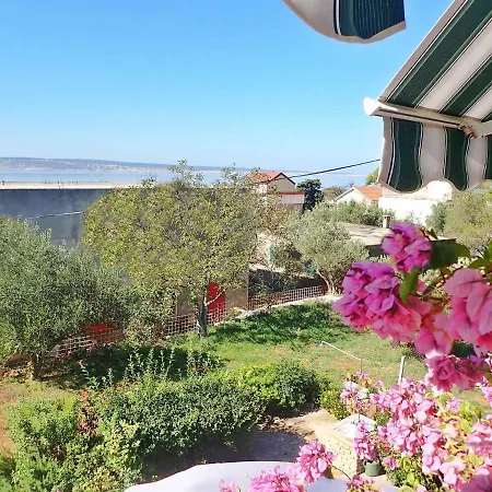 In Starigrad-paklenica 6860