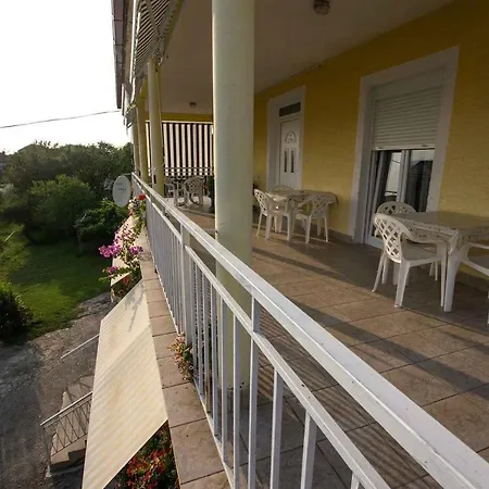 Apartment In Starigrad-paklenica 6860