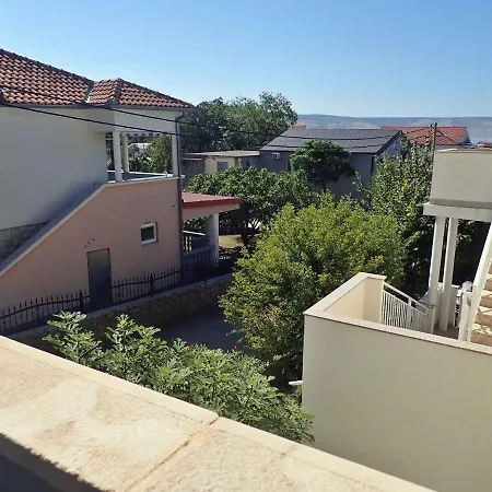 In Starigrad-paklenica 6860 Appartamento