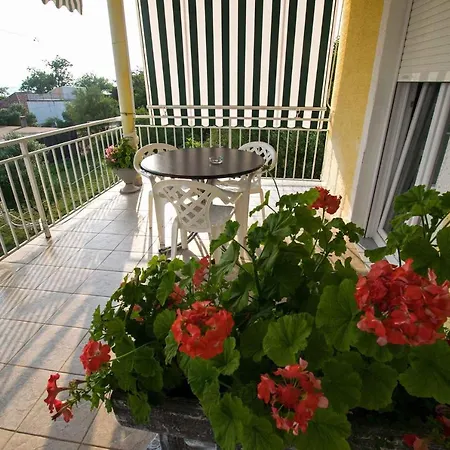 In Starigrad-paklenica 6860 Appartamento