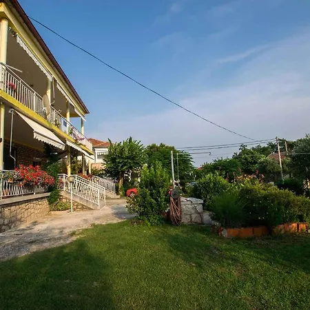 Apartment In Starigrad-paklenica 6860