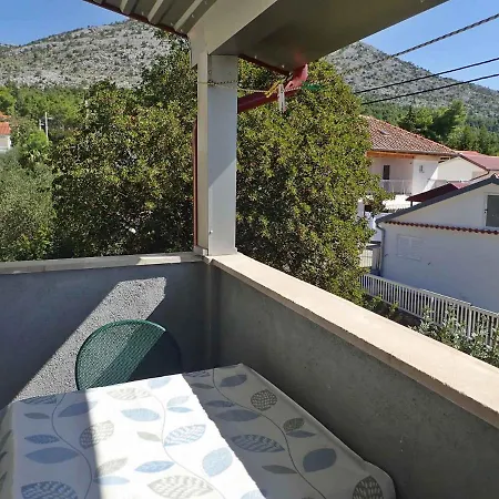In Starigrad-paklenica 6860 Apartment *