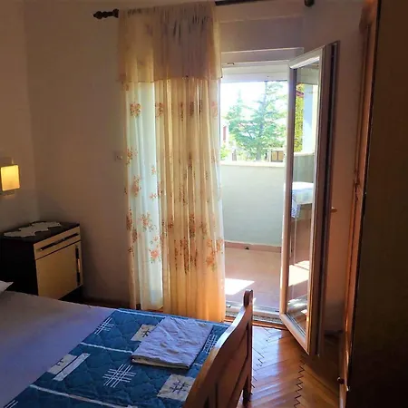 In Starigrad-paklenica 6860