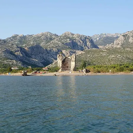 In Starigrad-paklenica 6860 Apartment *