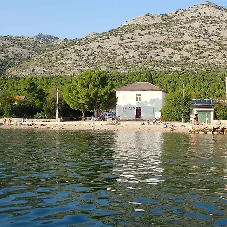 In Starigrad-paklenica 6860 スタリグラード