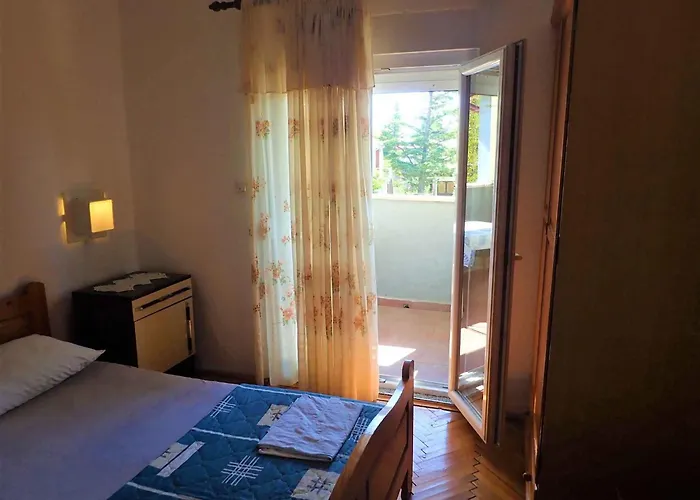 In Starigrad-paklenica 6860